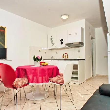 Apartment Ivan - 50m From Sea